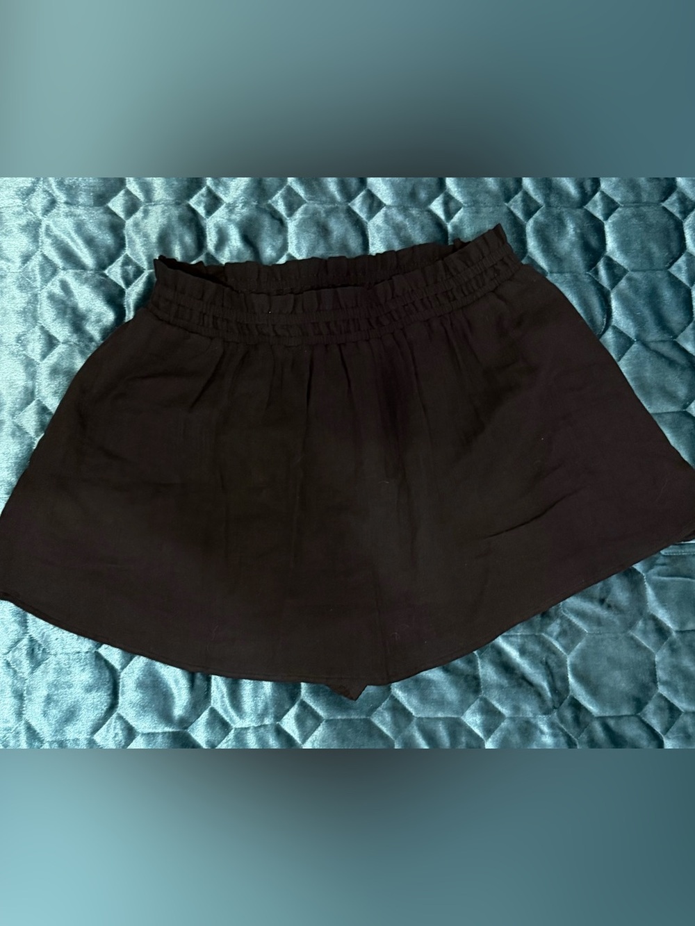 Old Navy Crinkle Gauze Ruffle
Waist Mini Skort